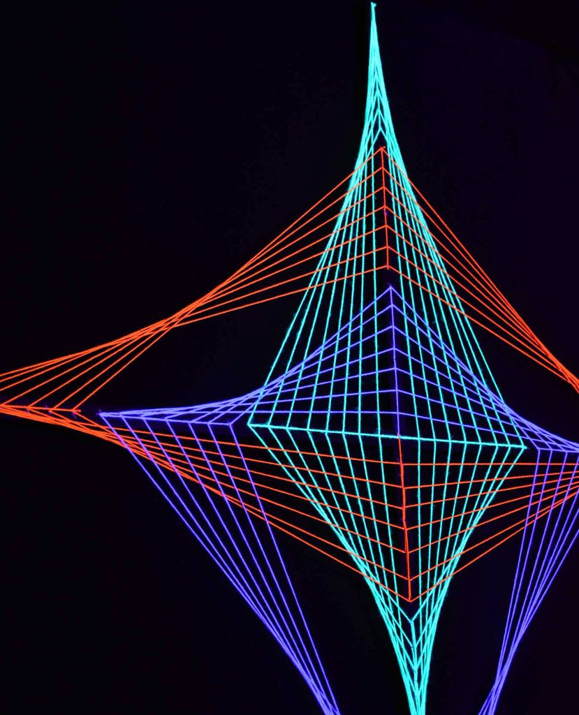 PSYWORK Schwarzlicht 2D StringArt "Wired Spring I", 1,20m