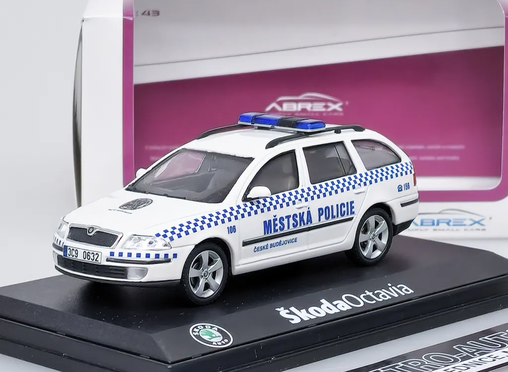 Collectionnez la Škoda Octavia II Combi Police 1:43 Abrex 106