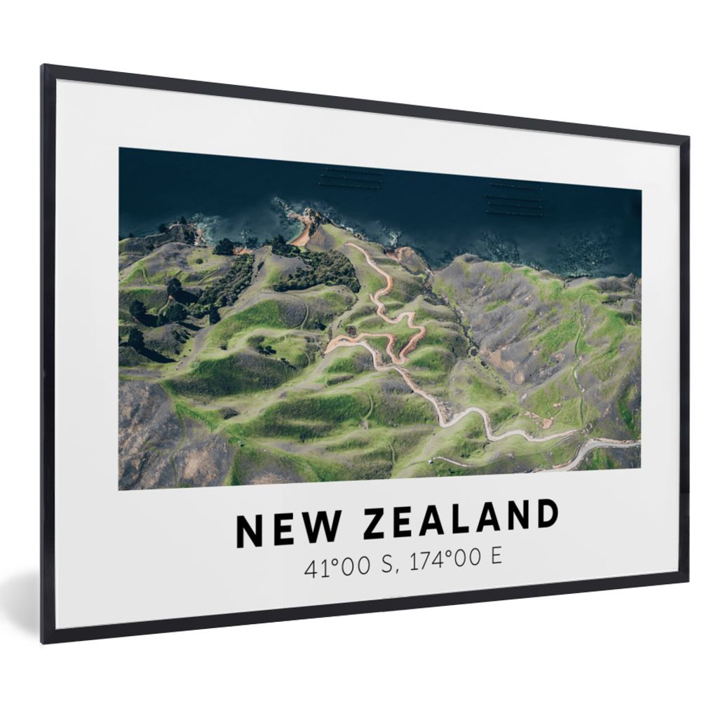MuchoWow Gerahmtes Poster Neuseeland - Wasser - Grün - Strand 90x60 cm - Poster mit Schwarzem Bilderrahmen Wandposter Rahmen Foto Bilder - Fotor...