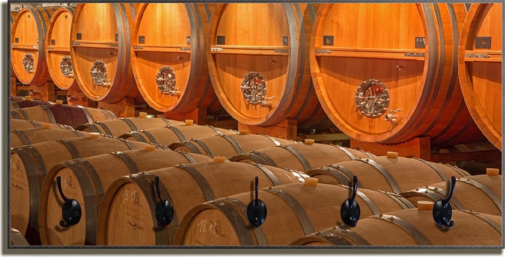 Wallario Flurgarderobe Wandgarderobe aus Holz, mit 5 Haken, Größe 80 x 40 cm, Motiv Weinkeller mit alten Holzfässern