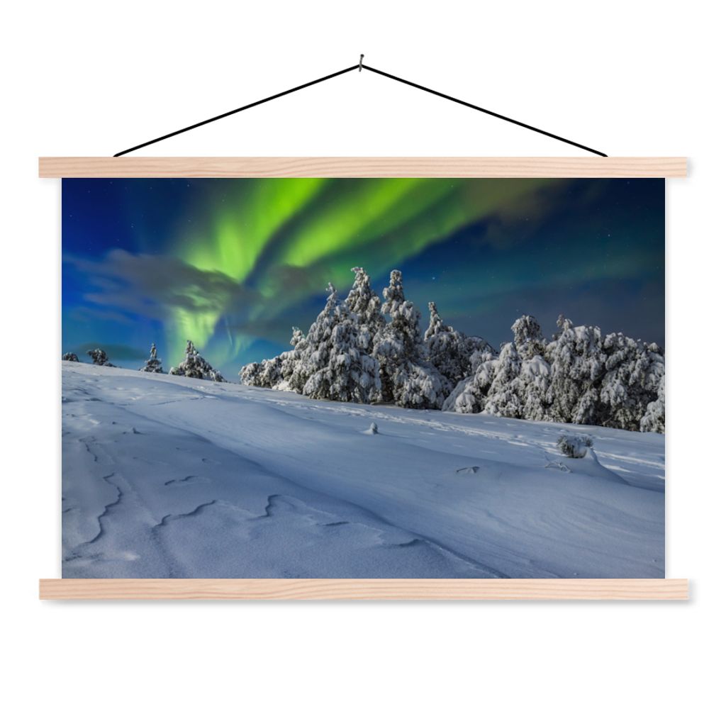 MuchoWow Textilposter Nordlichter - Schnee - Baum - Winter 120x80 cm mit holzfarbenen Rahmen - Aufhängeset