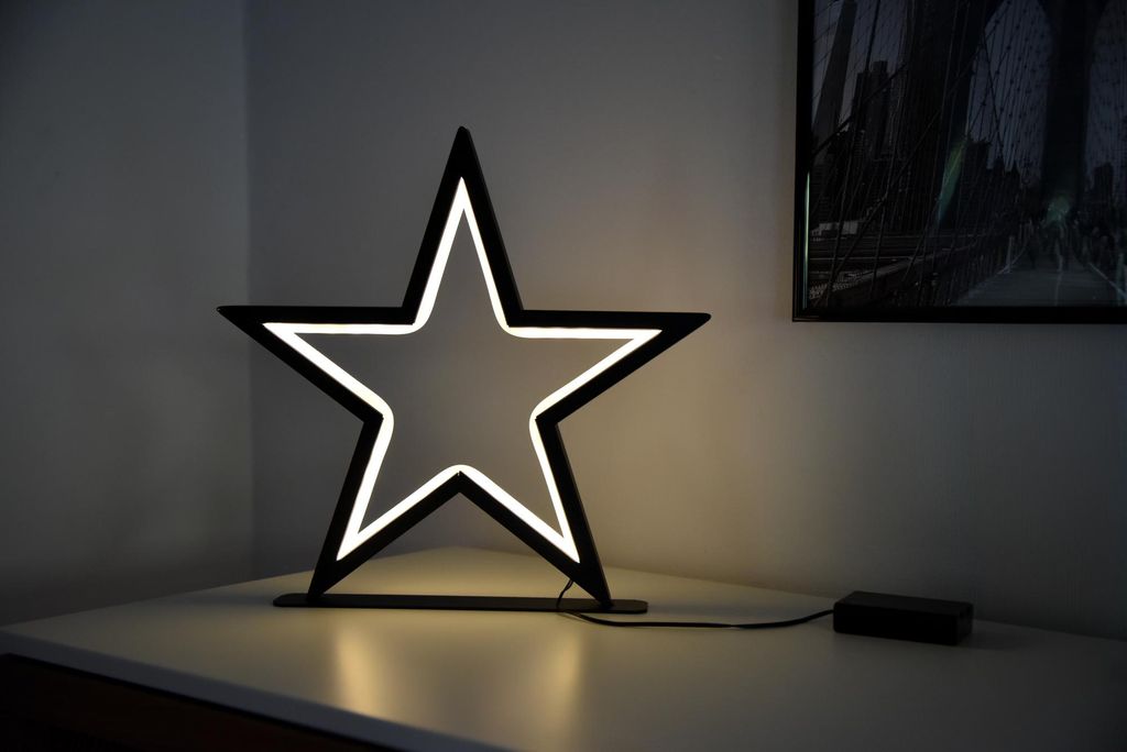 LED Metallstern Weihnachtsdeko schwarz 34 cm mit 70 warmweißen LEDs für Innen
