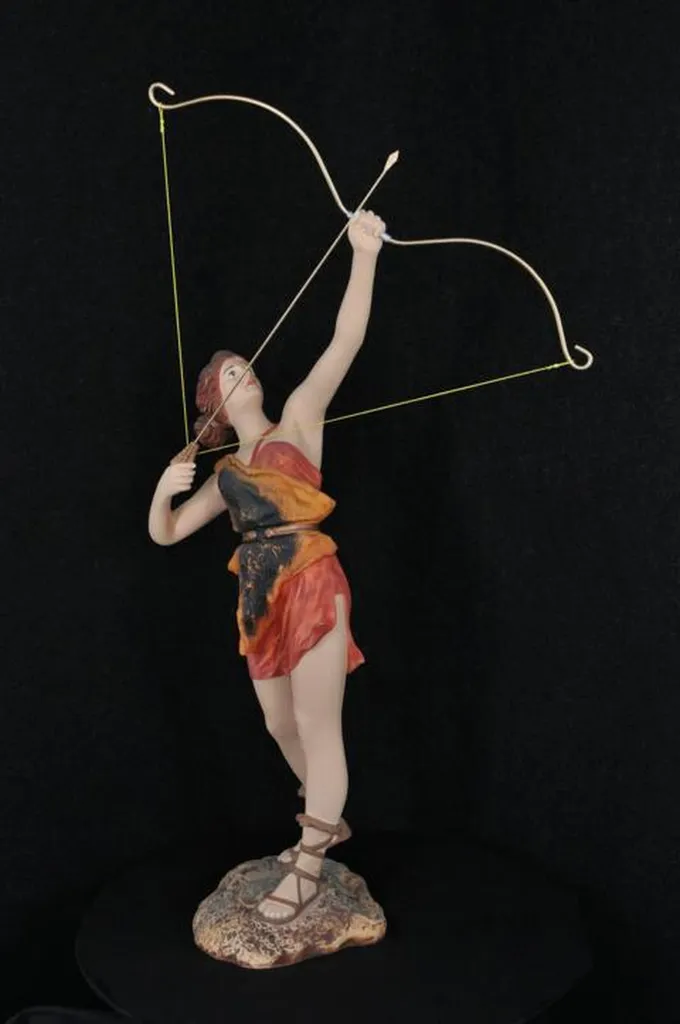 Statuette Diane à l'Arc Finition Antique Sculpture Abstraite Luxe