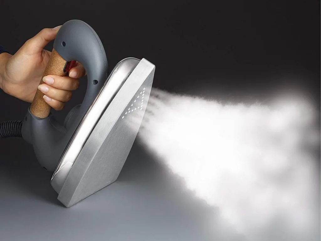 Éliminez les Plis Difficiles avec la Centrale Vapeur Polti 505 Pro