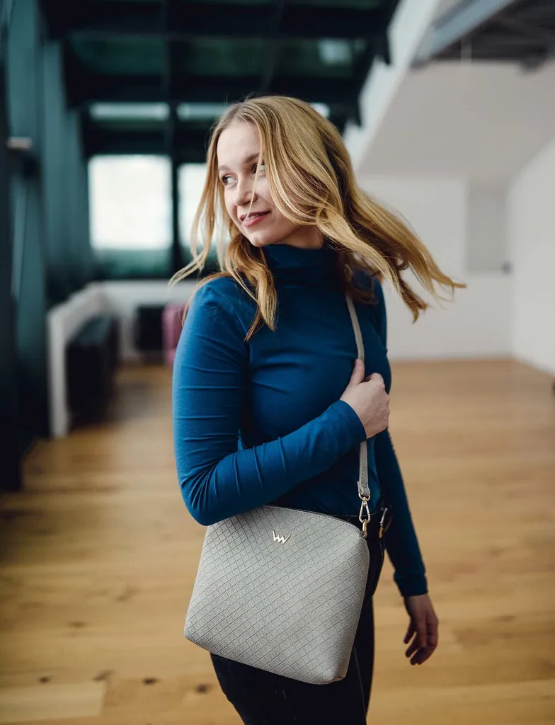 Recensione Borsa Donna Vuch Coalie Diamond Grigia - Qualità e Prezzo - 6