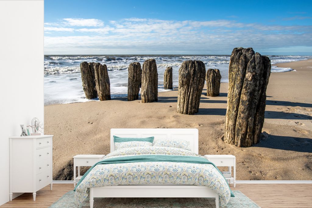 MuchoWow Fototapete für Wohnzimmer oder Schlafzimmer Wandtapete Vinyl Motivtapete Sand - Strand - Pfahl - Wasser - Sommer - 450x300 cm - Gemusterte