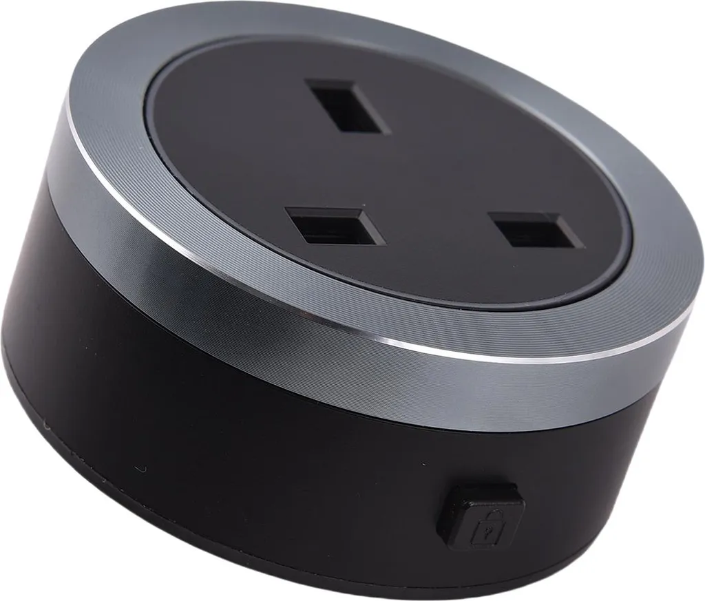 Dites Adieu aux Rallonges : Rail Électrique 8000W avec 3 Prises UK et USB
