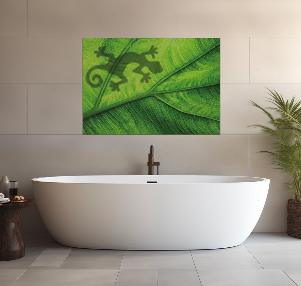 Wallario wasserfestes Poster selbstklebend 70 x 100 cm, Gecko Schatten auf grünem Blatt - Umriss, Badezimmerposter Spritzschutz mit Hochglanzoberf...