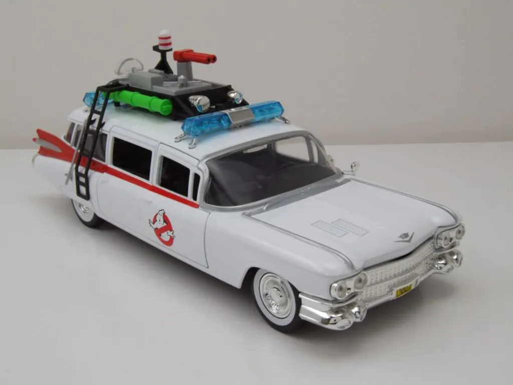 Cadillac Ecto-1 Ghostbusters 1/24 Idéal pour Collection et Exposition - 9
