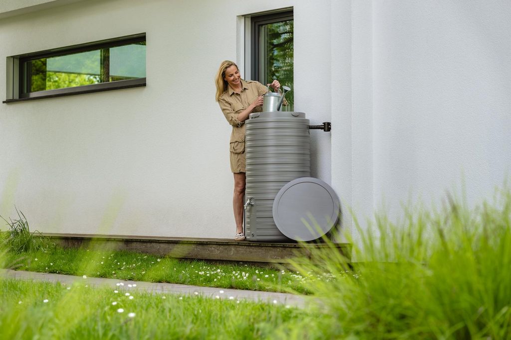 Graf Otto Regentonne mit 300 L Fassungsvermögen, Regenspeicher in steingrau