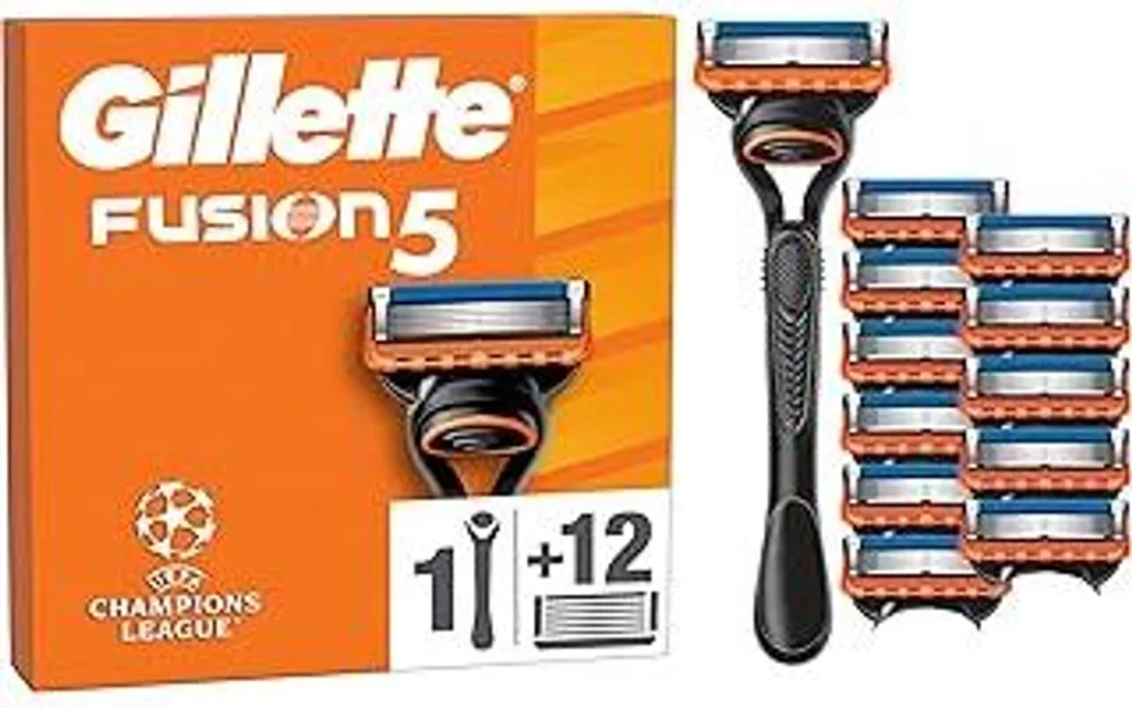 Rasoio Gillette Fusion5 per uomo — Include 1 rasoio Gillette, 12 lame di ricambio con strisce lubrificanti per una rasatura delicata e 5 lame per una rasatura accurata e duratura.
