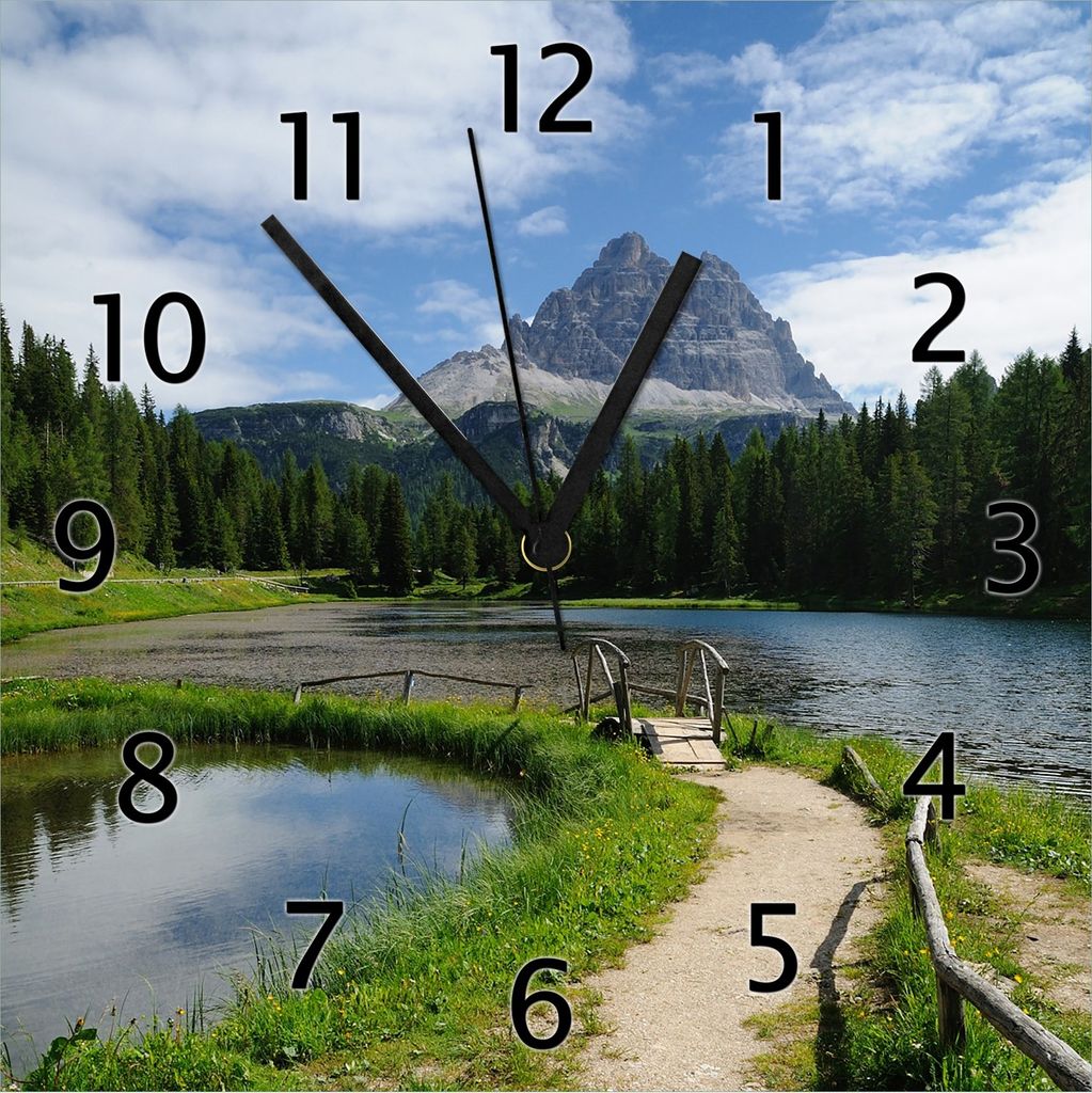 Wallario Design Wanduhr See in Berglandschaft aus Echtglas, Größe 30 x 30 cm
