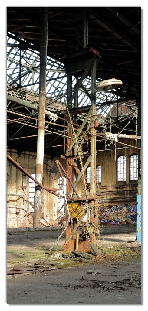 Wallario selbstklebende Türtapete 100 x 220 cm mit Schutzlaminat - Verlassene Industriehalle - Alte Fabrik