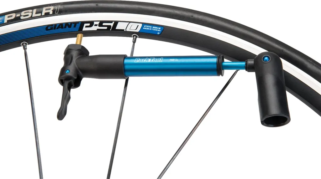 Mini Pompe PMP-3 Noir Micro Format pour Éviter les Pannes de Vélo - 4