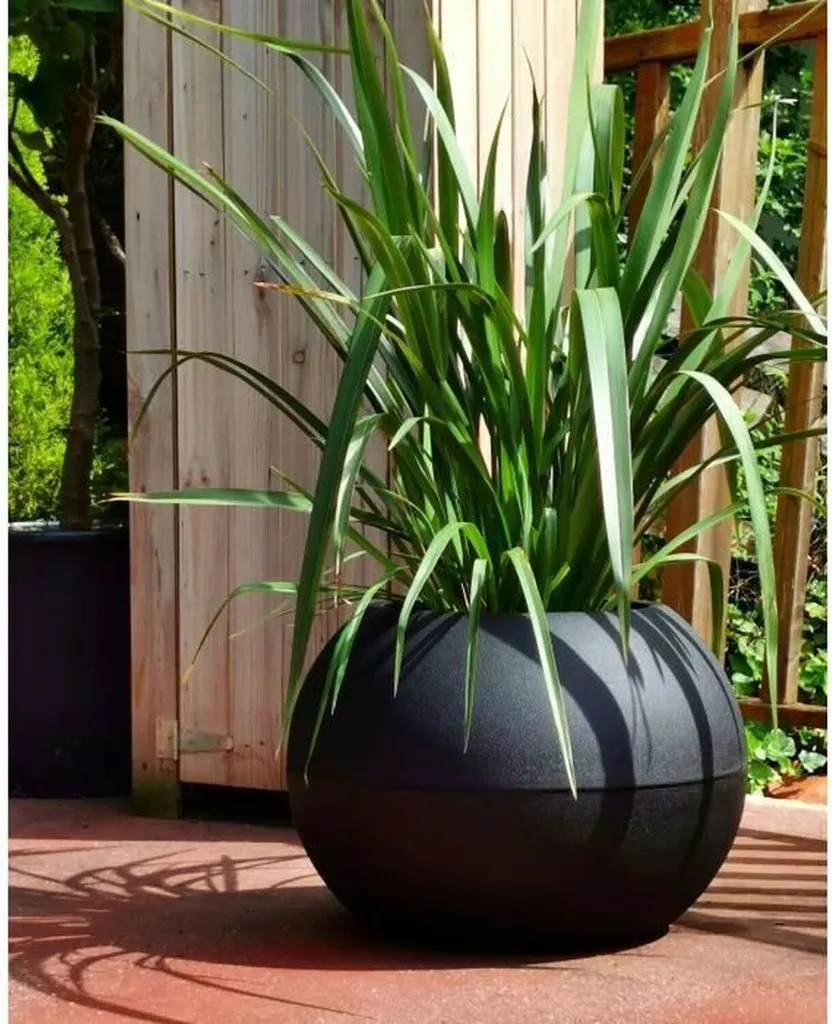 Pot de fleurs sphérique noir D50 Riviera - Résistant UV et Intempéries