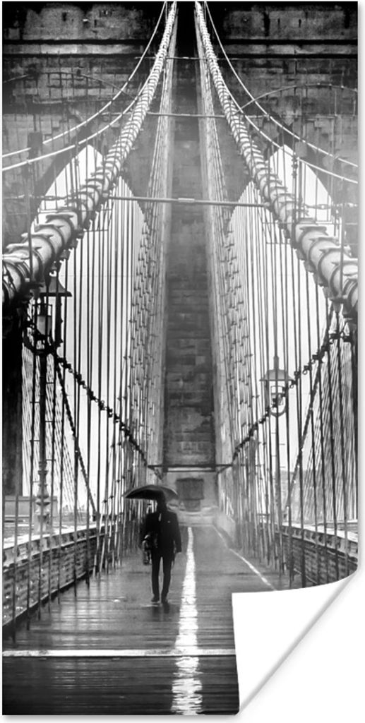 MuchoWow Poster Brooklyn Bridge während des Regens in Schwarz und Weiß 40x80 cm - Dekoration