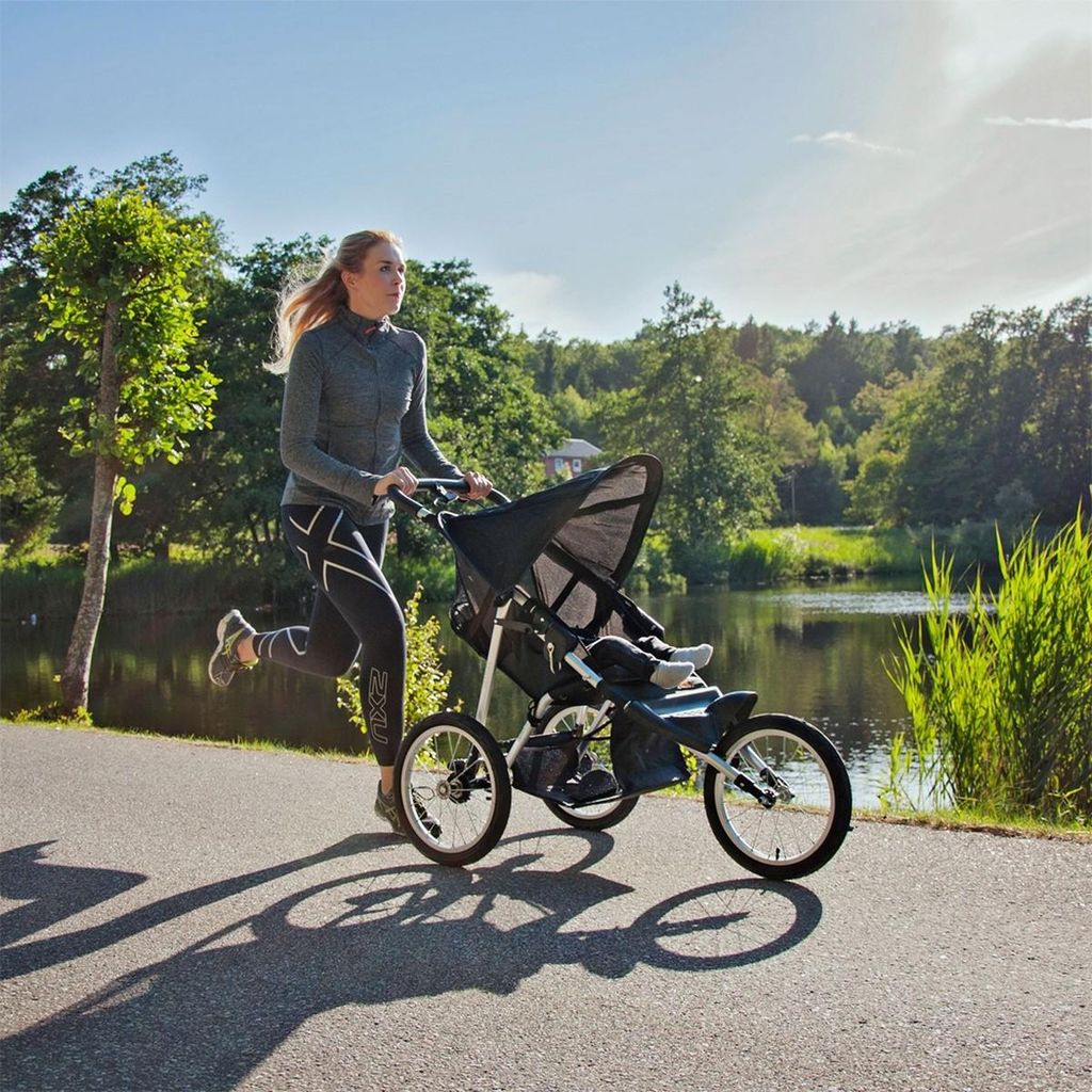 BabyTrold Jogger Buggy Schwarz luftbereift, 8 kg, mit Handbremse & Korb