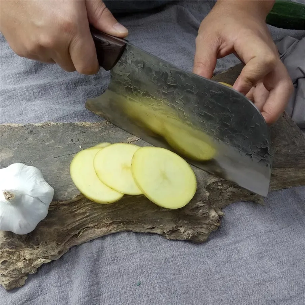 Couteau de cuisine Sapporo pour émincer et trancher avec précision