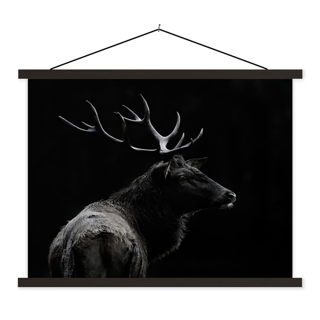 MuchoWow Textilposter Hirsch - Schwarz - Porträt - Geweih - Tiere 120x90 cm mit schwarzem Rahmen - Aufhänger für Poster