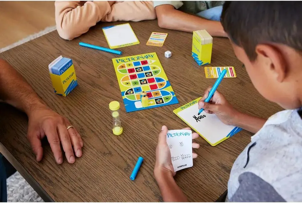 Jeu de société Pictionary Mattel édition familiale avec deux niveaux - 11