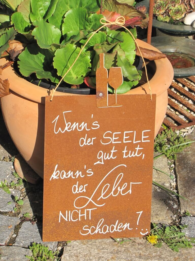 Edelrost Schild mit Weinflasche und Glas "Wenn ́s der Seele..."