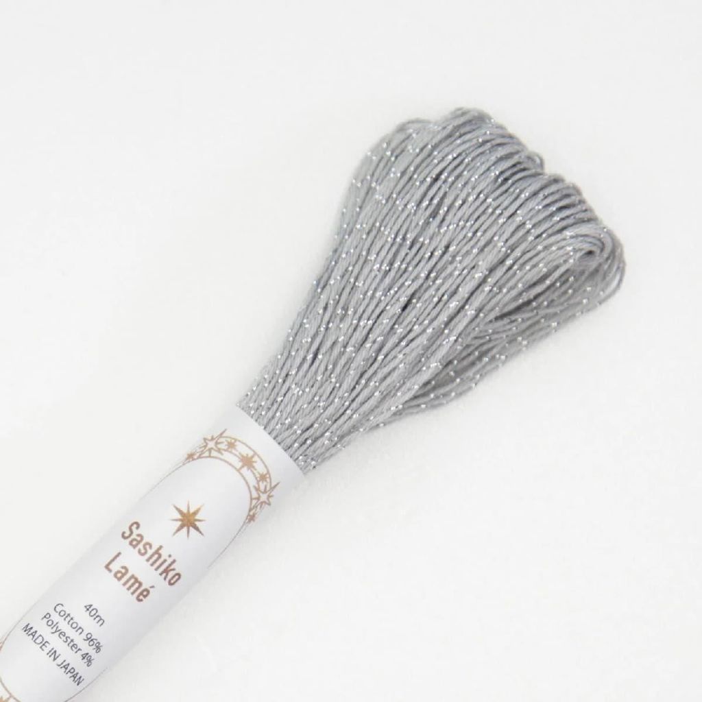 Olympus Sashiko Lame Garn, Baumwolle mit Glitzereffekt, Strang, ca 40m, Farbe 3, light grau, hergestellt in Japan