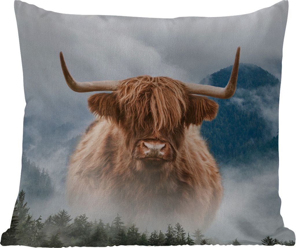 MuchoWow Outdoor Kissen - Schottisches Hochlandrind - Nebel - Berg - 45x45 cm - Wetterfest - Lounge Kissen - Fotokissen - Dekoratives Kissen