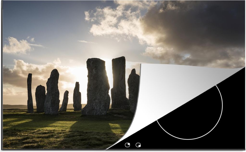 KitchenYeah Herdabdeckplatte Der Sonnenaufgang am Calanais-Steinkreis in Schottland , 76x51cm, Küche Deko, Glaskeramikfeld Herdabdeckung, Abdeck...