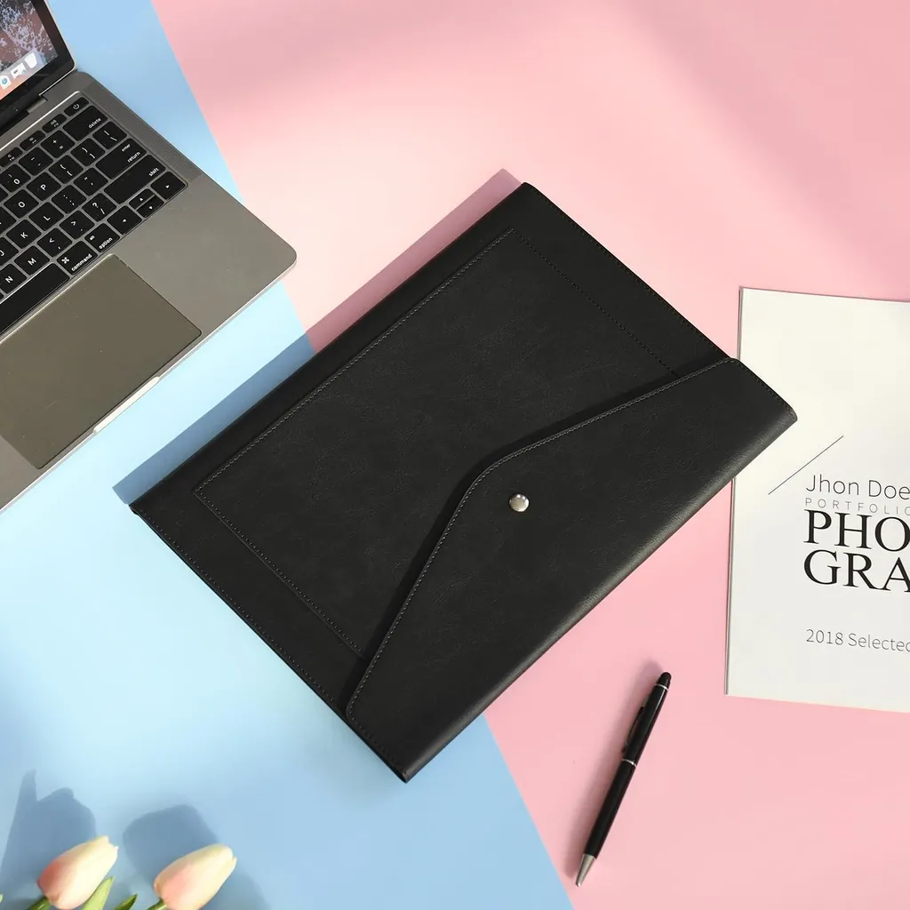Organisez vos dossiers avec ce porte-documents A4 cuir extensible et robuste