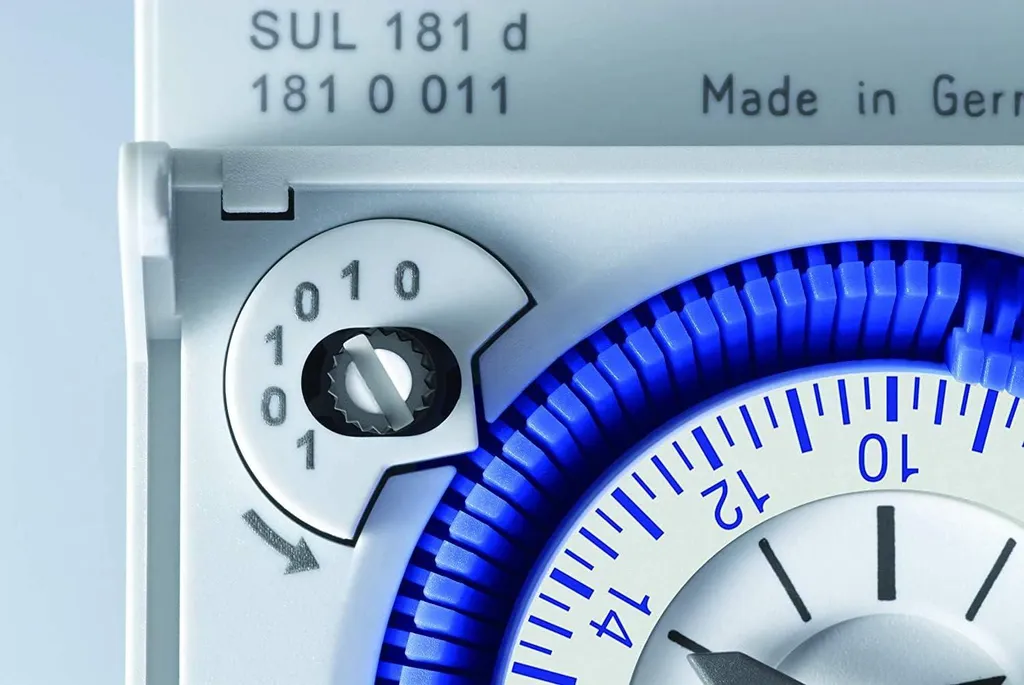 Programmateur de chauffage et éclairage SYN 161d journalier DIN - 6