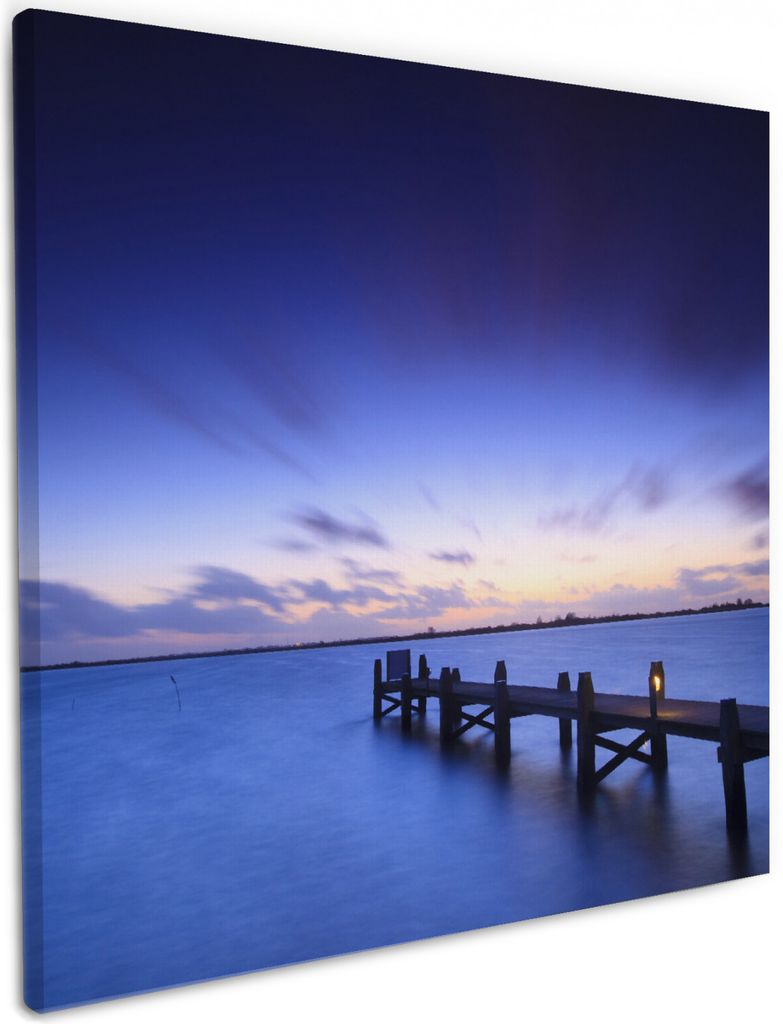 Wallario Premium Leinwandbild Steg bei Abenddämmerung - Blauer Himmel bei Nacht in Größe 50 x 50 cm