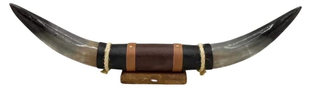 Bullenhorn Wandobjekt Modell 8 - Naturhorn Einzelstück mit Leder & Holzhalterung -