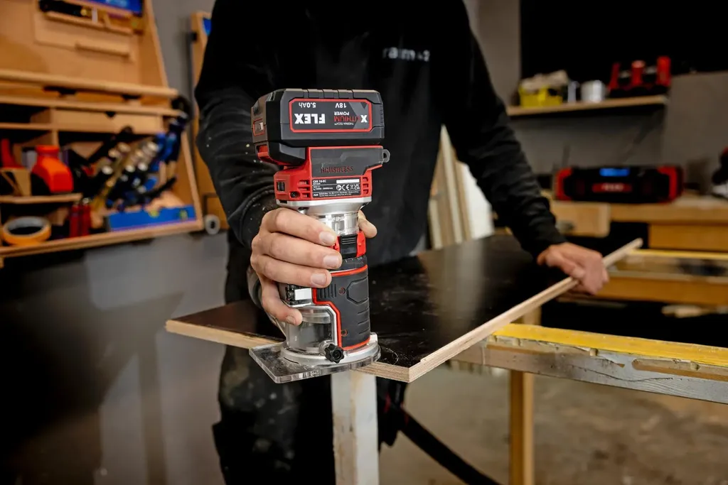 Défonceuse et affleureuse portative FLEX pour finitions de chants 18V - 14