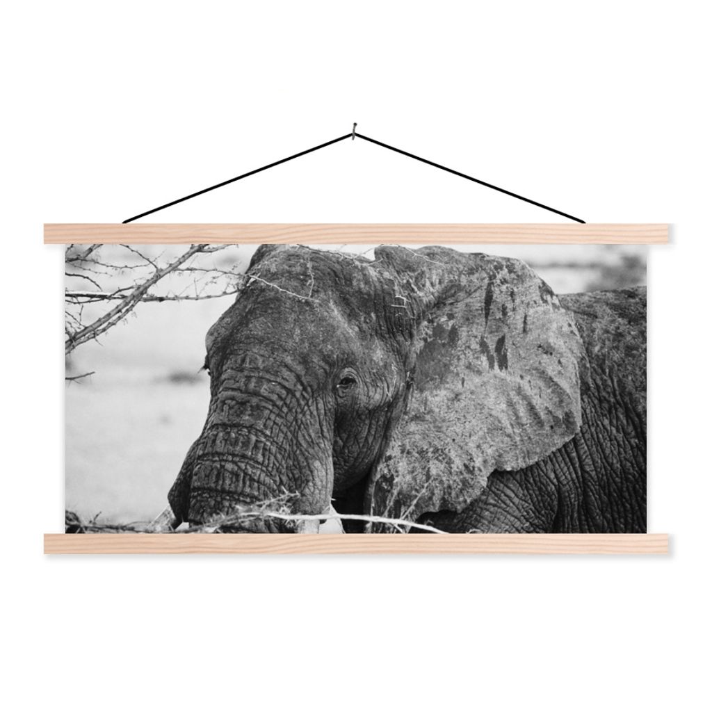 MuchoWow Textilposter Elefant - Tiere - Äste - Natur - Schwarz und weiß 120x60 cm mit holzfarbenen Rahmen - Klemmleiste