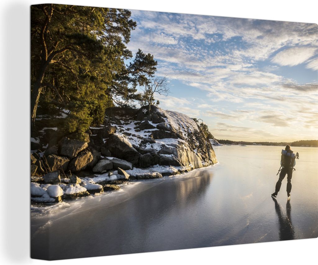 OneMillionCanvasses - Leinwandbilder - 140x90 cm, Ein Mann fährt bei Sonnenuntergang Schlittschuh durch die Landschaft, Wandbilder Kunstdruck Wa...