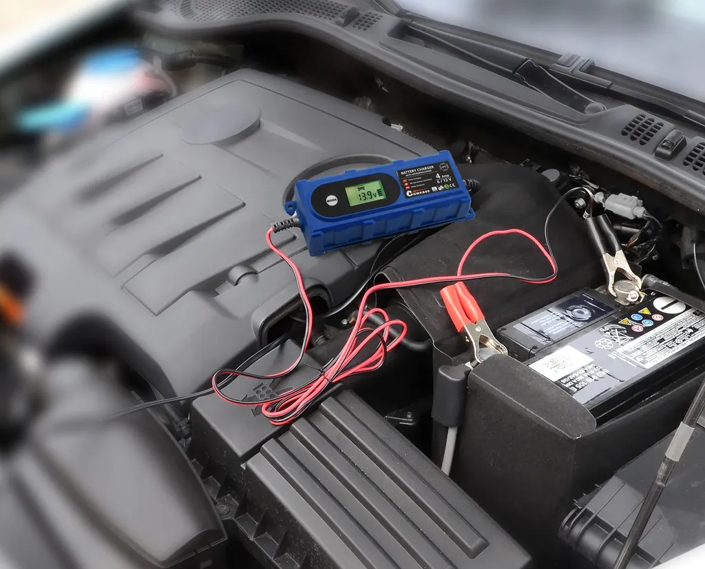 Chargeur de batterie avec écran LCD et microprocesseur 3,8 Amp - 6