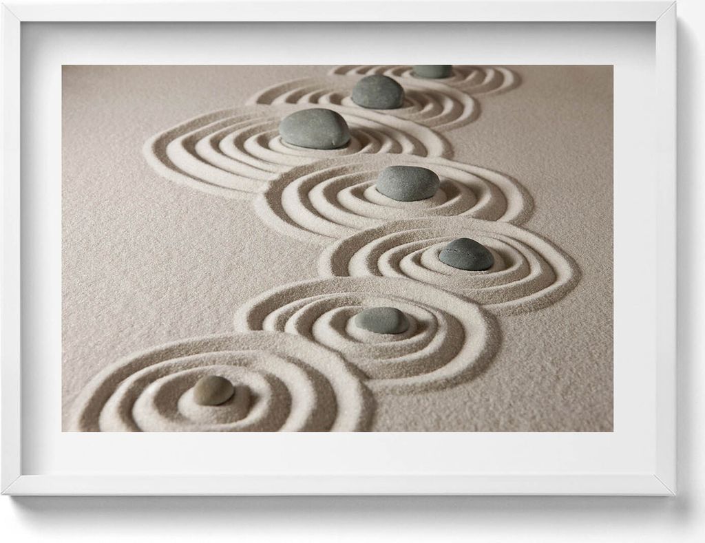 Zen - Steine auf Sandkreisen– Wandbild mit Rahmen – Gerahmtes Bild – Wanddekoration – 70x50 cm – Schwarz Rahmen