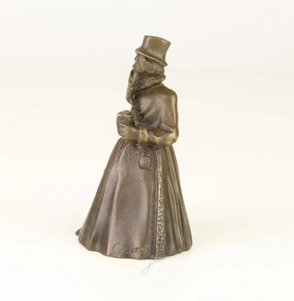 Sonnette de table décorative statue Gentleman en bronze massif brossé
