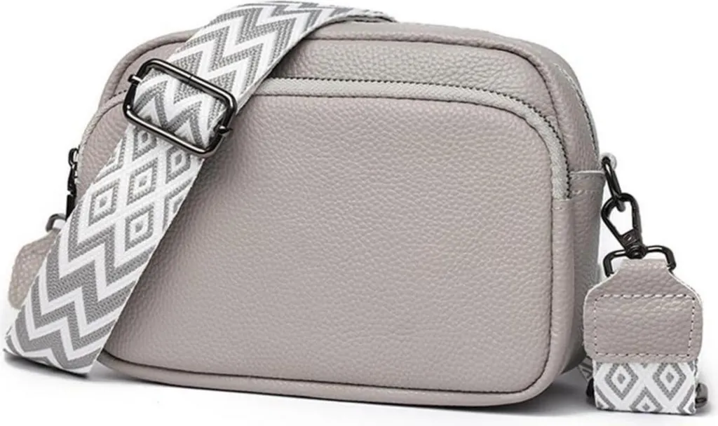 Sac crossbody femme en cuir souple et sa large sangle amovible moderne