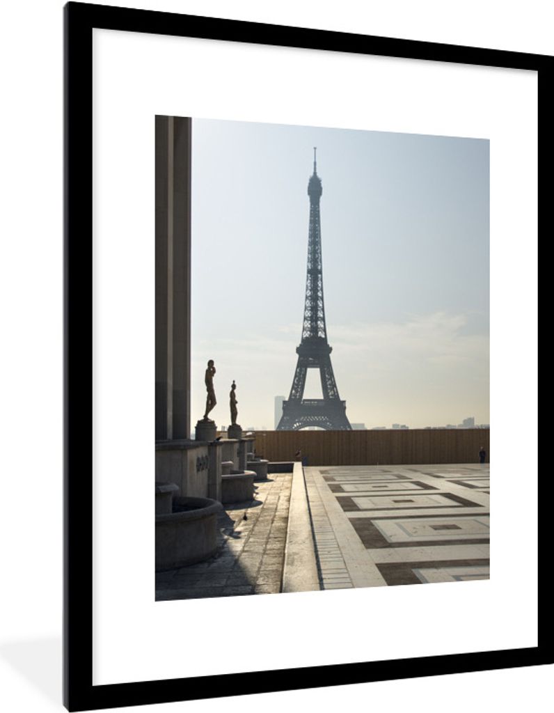 MuchoWow Gerahmtes Poster Trocadero-Platz mit dem Eiffelturm im Hintergrund 60x80 cm - Poster mit Schwarzem Bilderrahmen Wandposter Rahmen Foto B...
