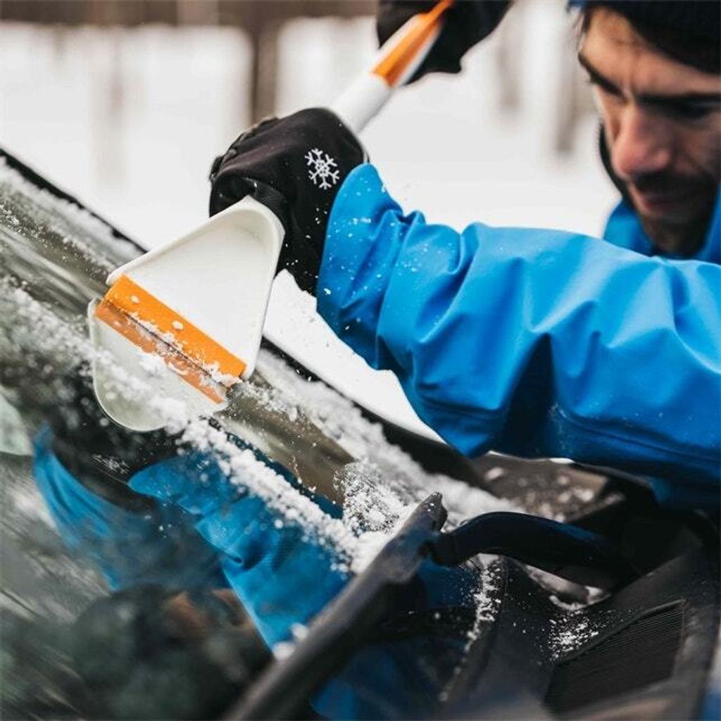 škrabka na led s metličkou do auta SnowXpert bílá Fiskars Obrázek produktu 8