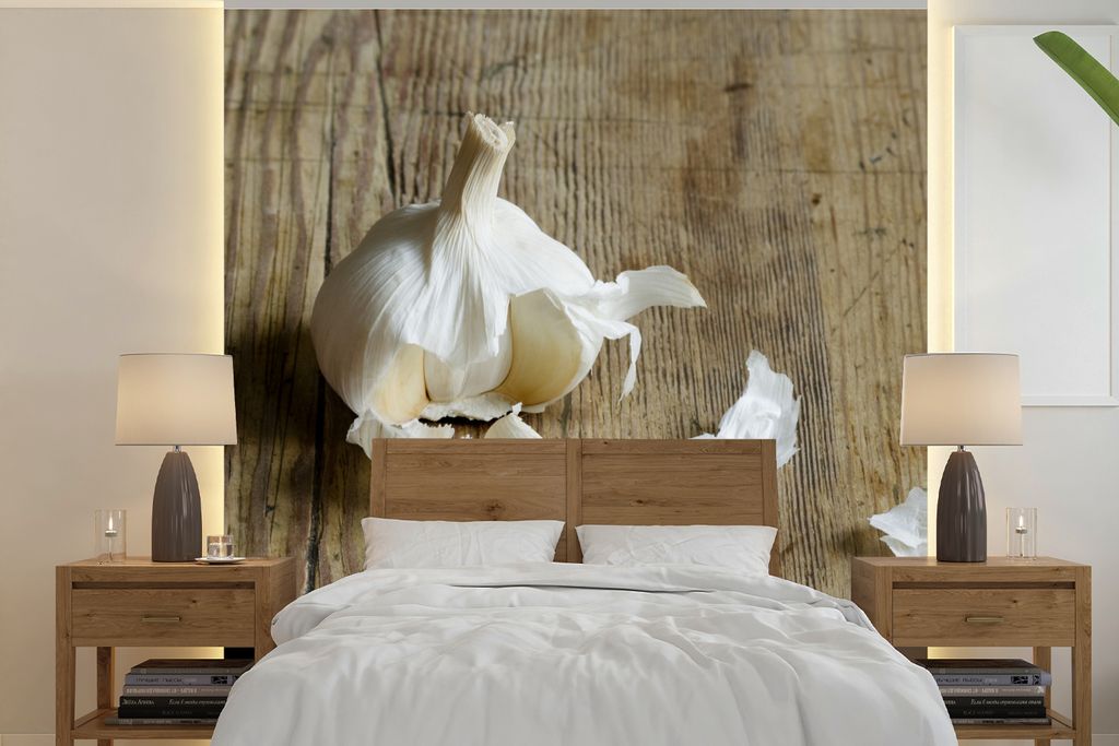 MuchoWow Fototapete für Wohnzimmer oder Schlafzimmer Wandtapete Vinyl Motivtapete Ein Knoblauch, dem ein Teil davon fehlt - 220x220 cm - Tapeten