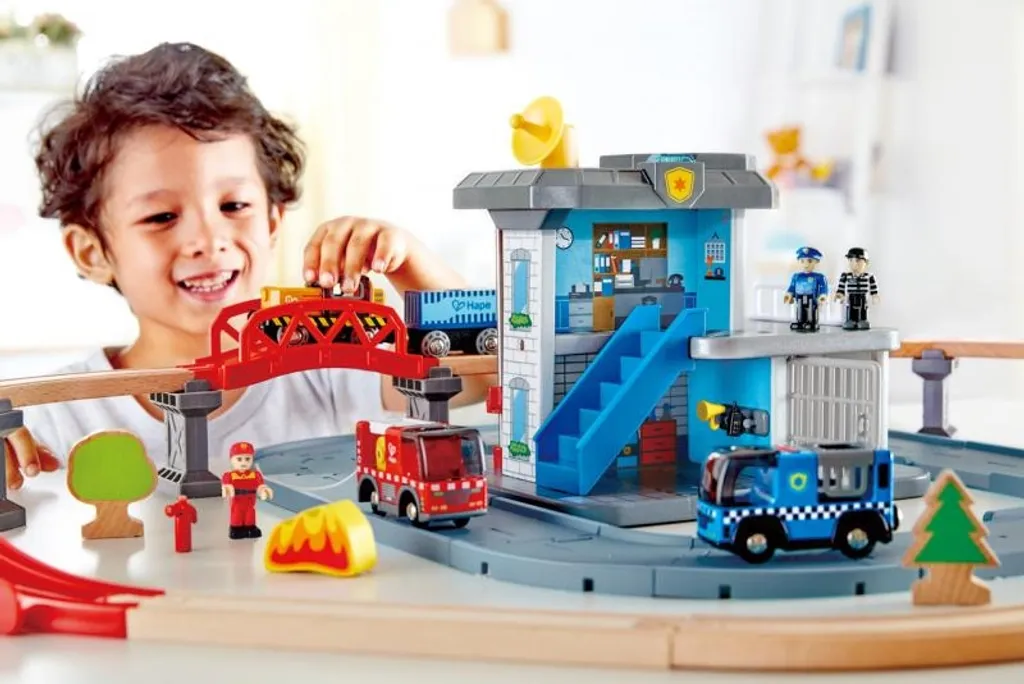 Hape E3736 : Un centre de secours robuste pour des heures de jeu calme - 16