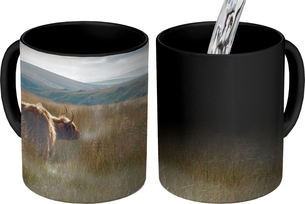 MuchoWow Zauber Tasse Zaubertasse Magic Schottische Highlander - Nebel - Gras 350 ml Farbwechsel Becher Geschenk Geschenkidee - Magic-Tasse - Fot...