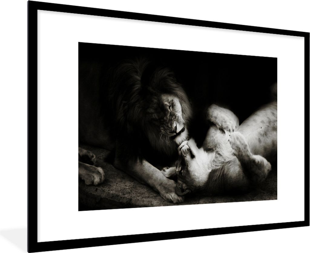 MuchoWow MuchoWow Gerahmtes Poster Löwe - Schwarz - Weiß 90x60 cm - Poster mit zchwarzem Bilderrahmen - Wanddekoration - Fotos