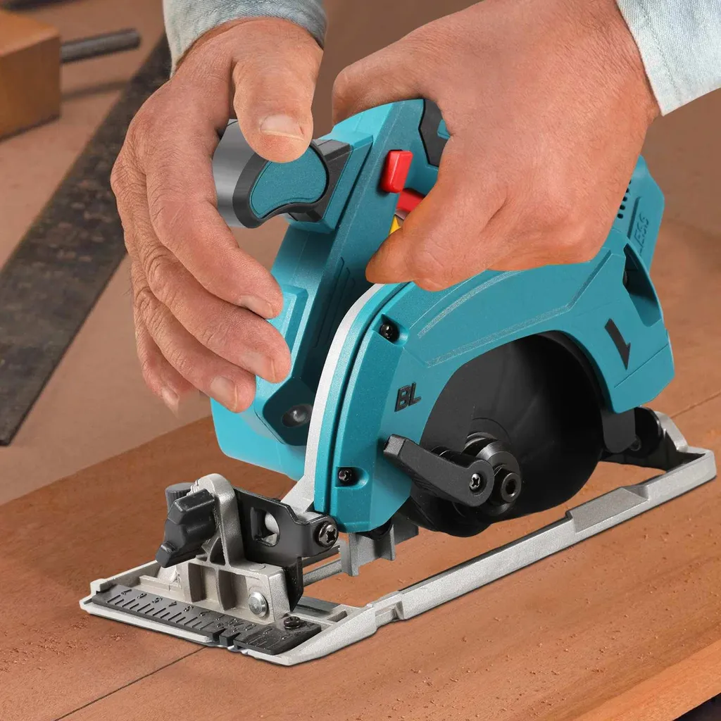 Scie circulaire sans fil pour découpe multi-angles avec mallette - 5