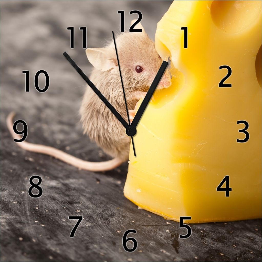 Wallario Design Wanduhr Süße Maus knabbert an einem Käse in der Küche aus Echtglas, Größe 30 x 30 cm