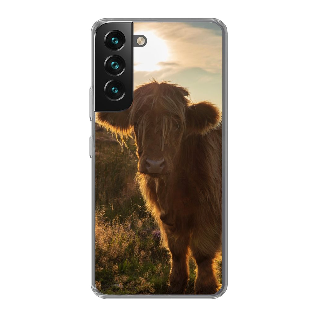 MuchoWow Handyhülle Schutzhülle Hülle für Samsung Galaxy S22 Schottischer Highlander - Sonnenuntergang - Gras Silikon Softcase Handy Hülle -...