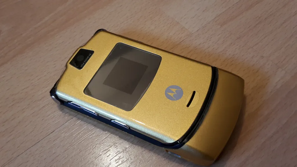 Motorola RAZR V3 Oro - Cellulare Vintage Rigenerato - Edizione Lusso - 1