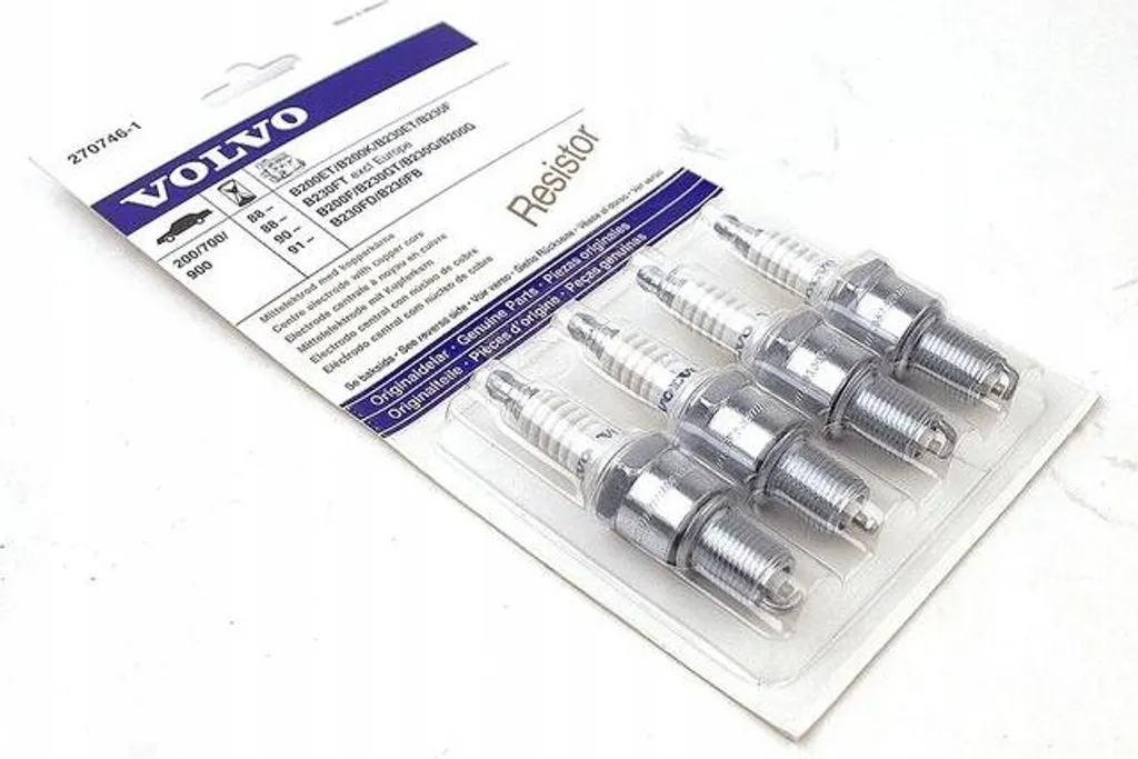 Kit Candele OE Volvo 270746 per Serie 200 e 700 - Qualità Autorizzata
